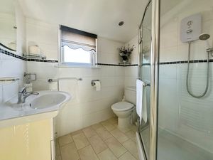En Suite- click for photo gallery